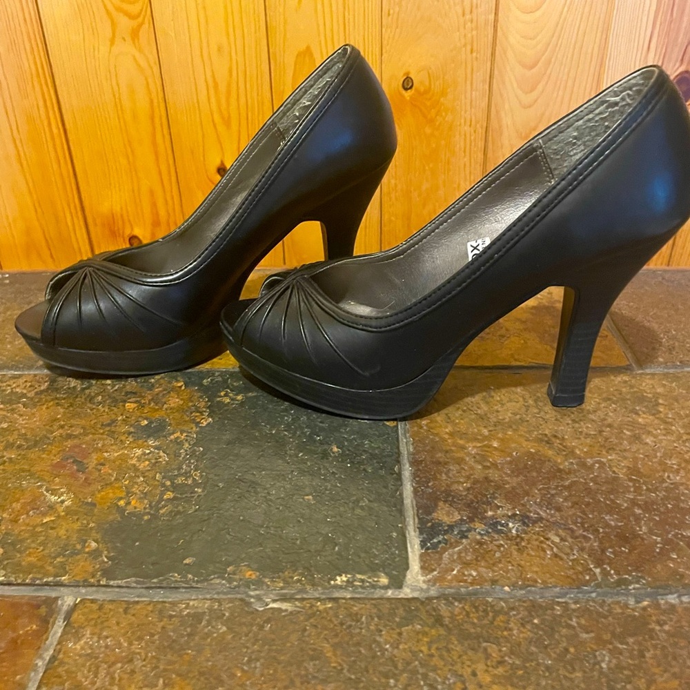 Open Toe Pumps - Picture 2 of 4